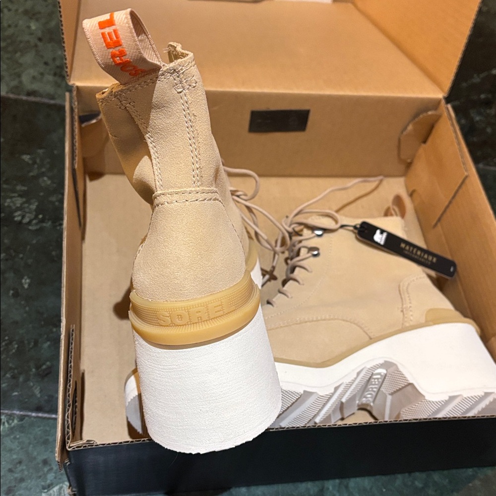 Sorel Women's Hi-Line Heel Lace Boots waterproof- Ceramic Chalk - Picture 4 of 4